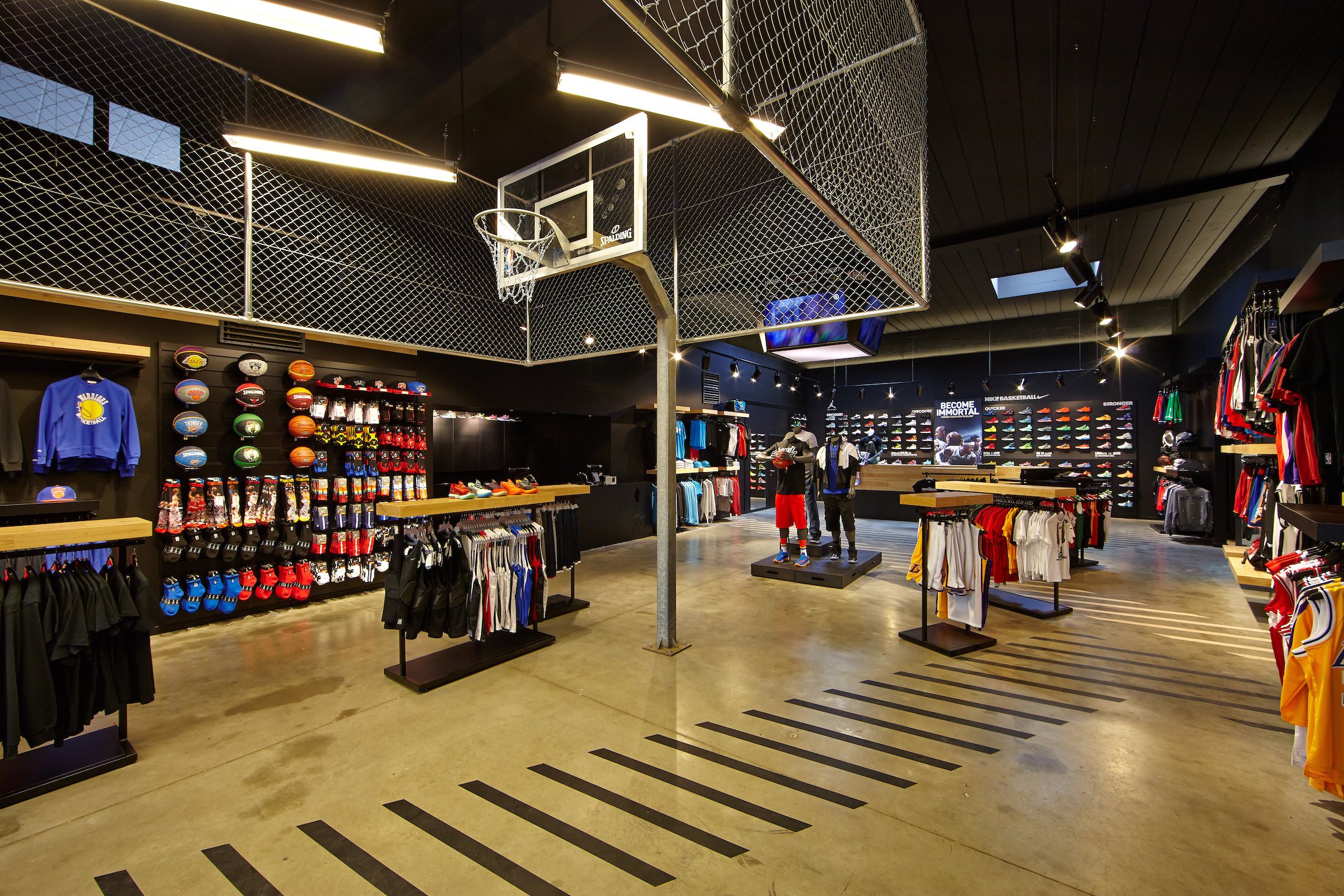 Магазин найк в спб. Nike4.4(106)Sporting goods Store. Магазин найк. Спортивные магазины в Бельгии. Оригинальный магазин Nike.